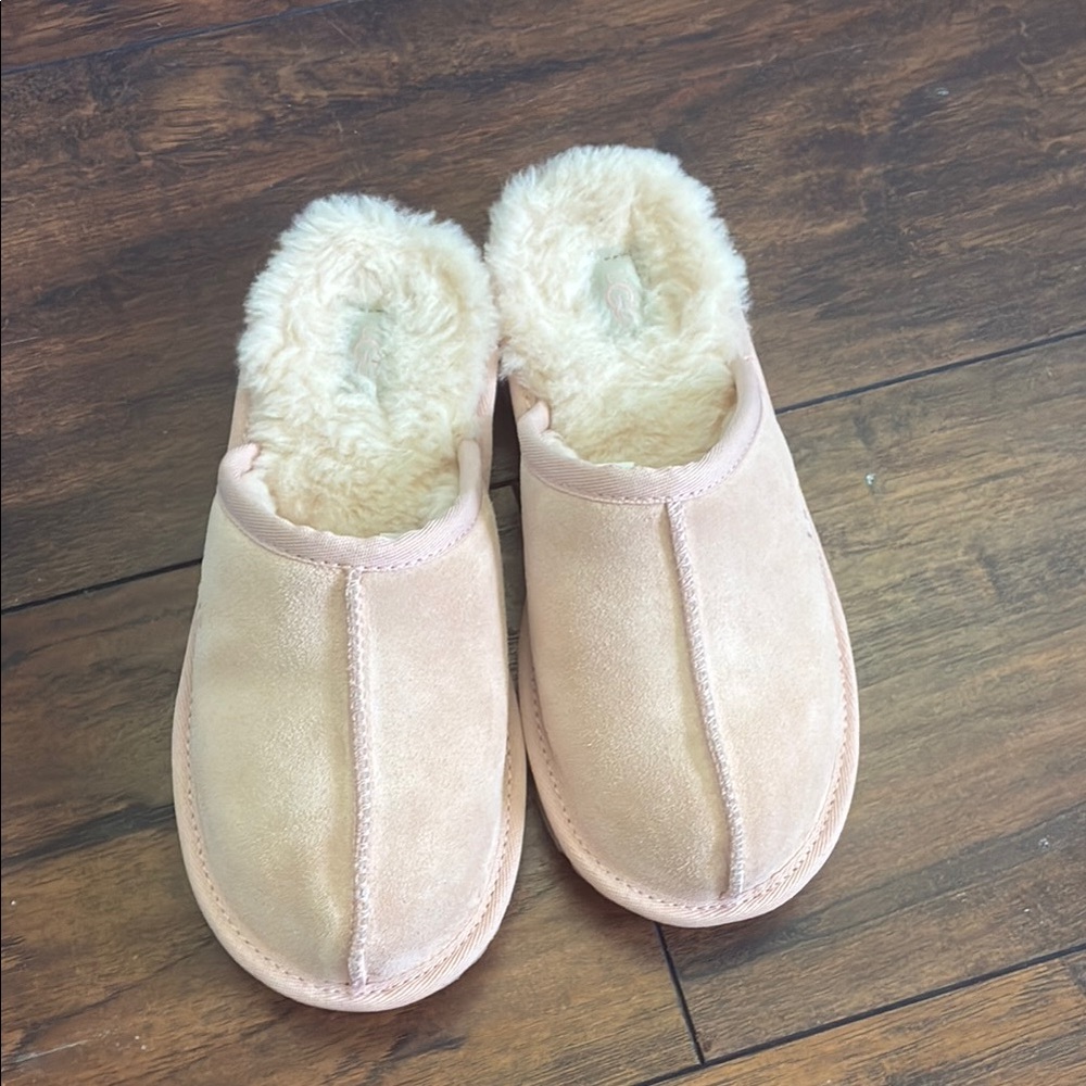 Ugg slide slippers